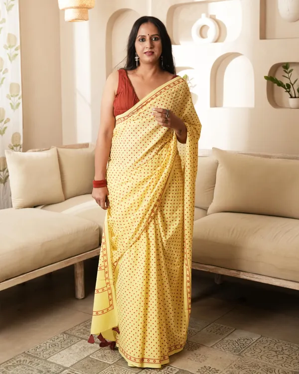 Yellow_Cotton_Mini_Polka_Dot_Printed_Mul_Saree_With_Tassels_For_Women